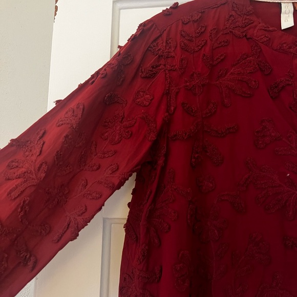 Pilot burgundy top with floral raised pattern - Picture 3 of 3